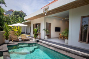Best Relaxation Place! 3BDR Villa with Jungle and small lake view in Canggu